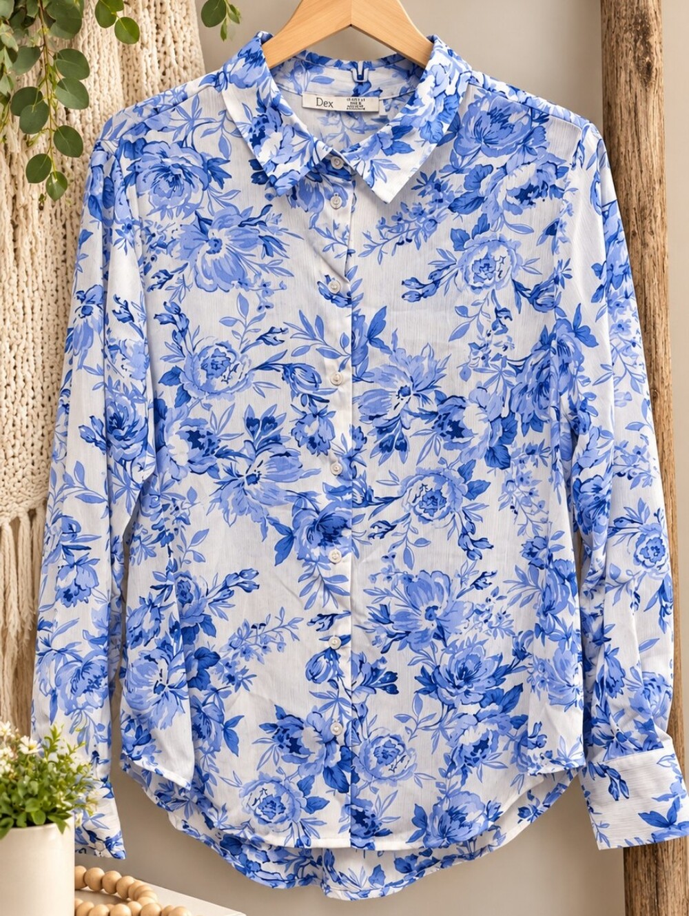 Dex Floral Button Down Shirt in Blue & White Size Large NWT